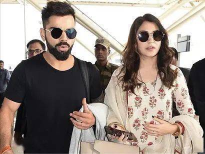 宝莱坞女神安努舒卡莎玛晒孕肚照升级为准妈妈