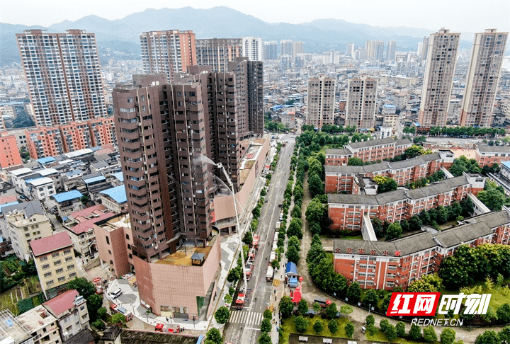 9月23日上午,张家界市消防救援支队组织在慈利县世纪新城开展跨区域