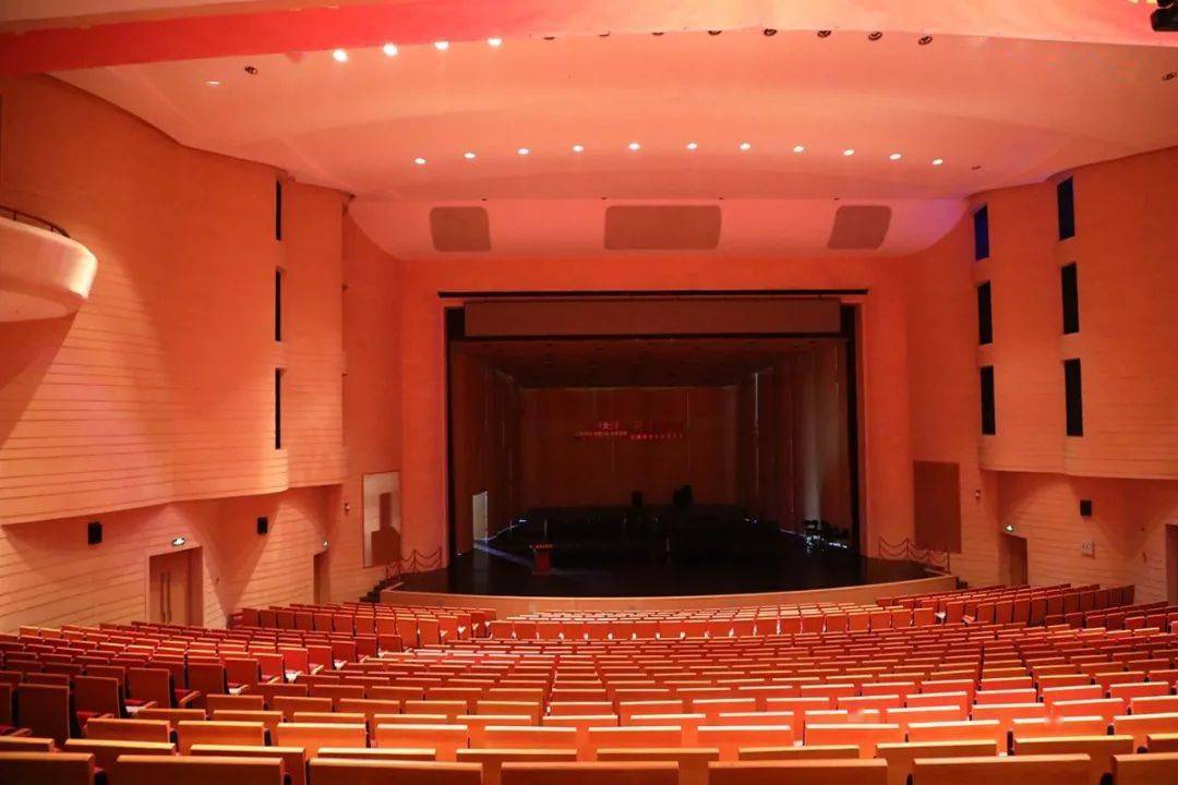 辽阳大剧院"拍了拍你",首次市民开放日及保利公益大讲堂,有空来看看!