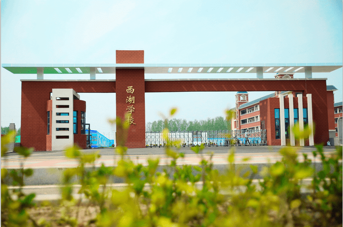 区域内流淌着孕育了漯河人的母亲河—沙河,与西湖,东湖,龙潭湖,天鹅湖