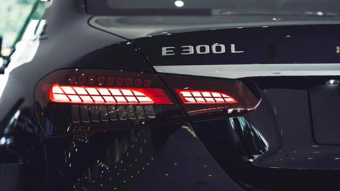 08-64.28万元 体验中期改款奔驰e级