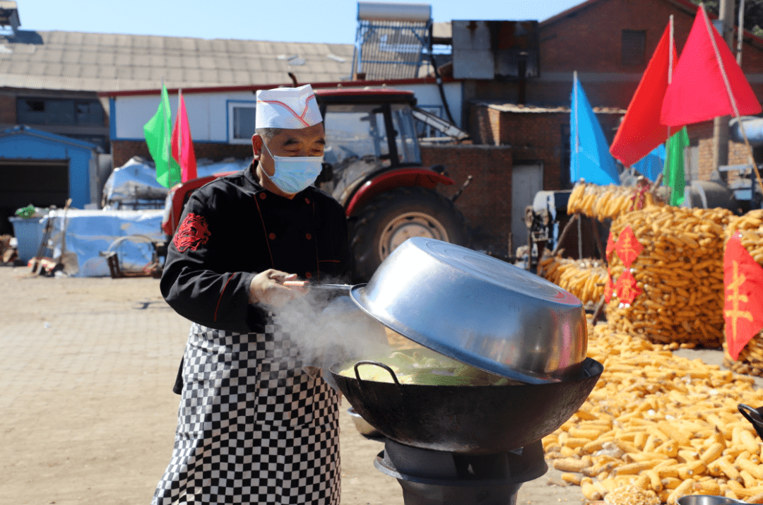 7, 安全才是最近的路平青大贾官营路段发生两车相撞事故,平青大车流量