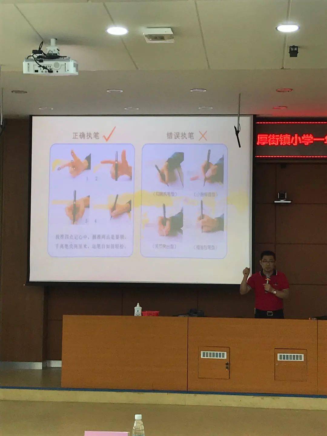 金熙俊老师深厚的书法功底,对书法教育的深刻理解和深入浅出的讲解