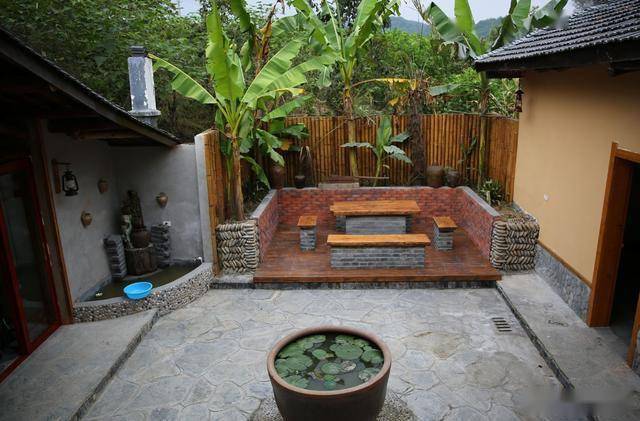 石泉万亩桑海里的山村成了旅游村,村里有古朴民宿和网红空中漂流
