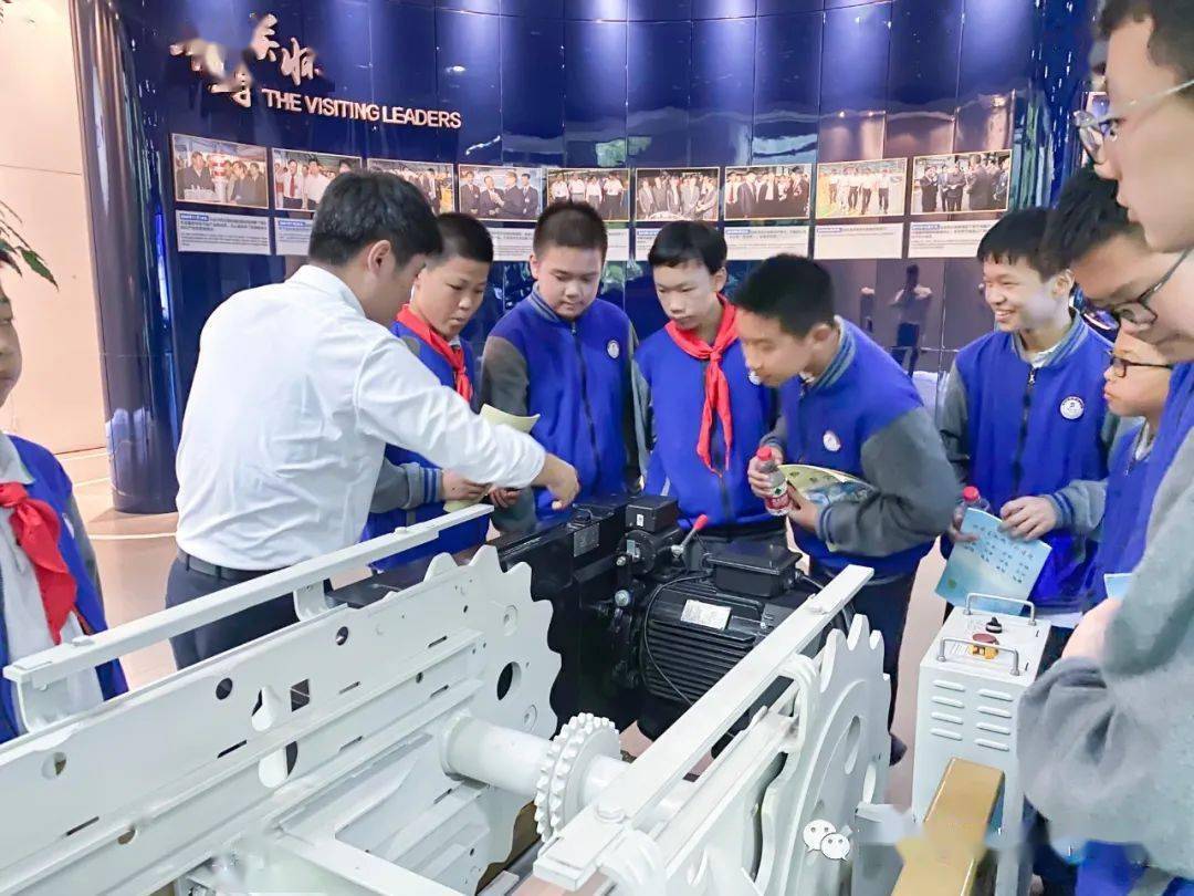 临安区锦城二中师生走进西子电梯科技