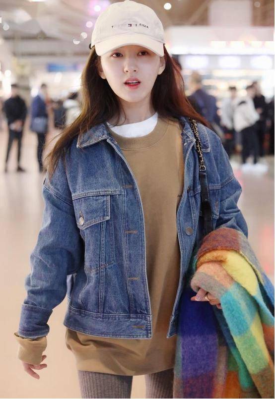赵露思秋季百变卫衣穿搭乍一看觉得太随意其实落落大方好喜欢