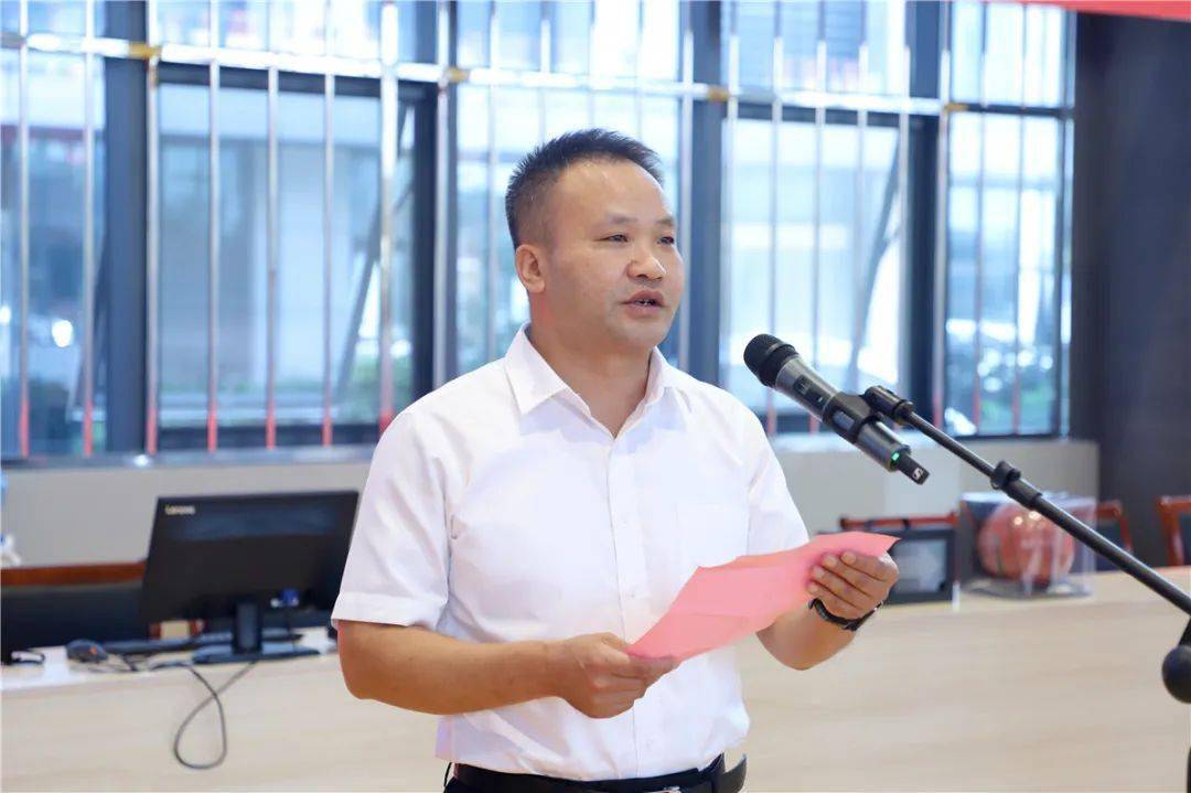 灌云县副县长,公安局局长张友俊为进一步加深警企文化交流,丰富职工