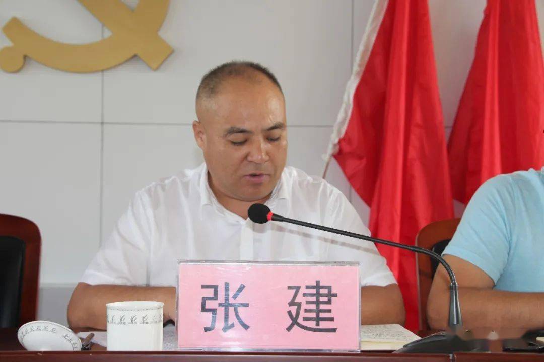 工作局党组成员,航运局局长张荣传达了县作风建设整治方案局党组成员