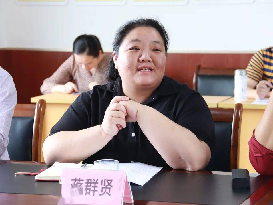 人大要闻海盐县委书记陈玲芳走进人大代表联络站接待选民