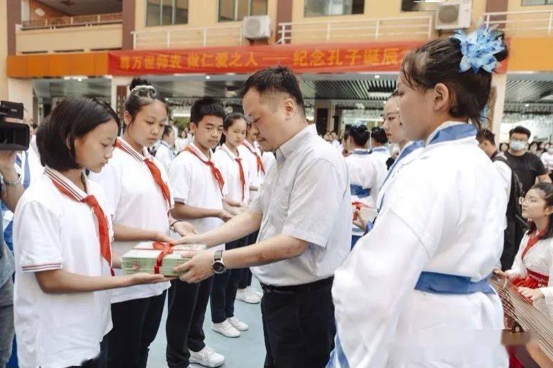 鼓实文化尊万世师表做仁爱之人鼓实隆重举行孔子诞辰2571周年纪念活动