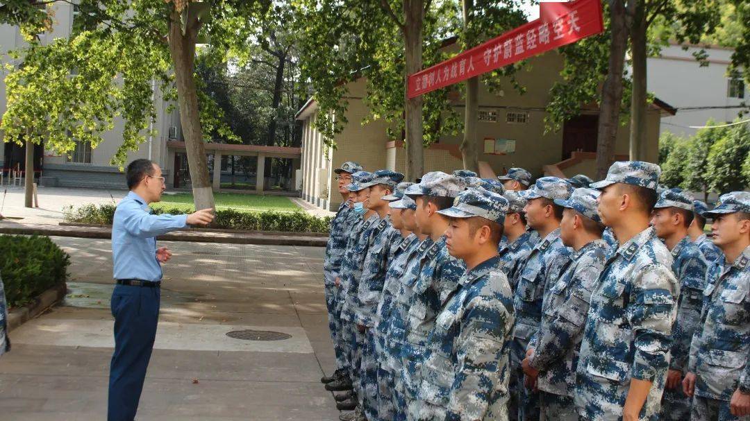 9月26日,空军工程大学防空反导学院学员四大队士官中晋高培训圆满结束