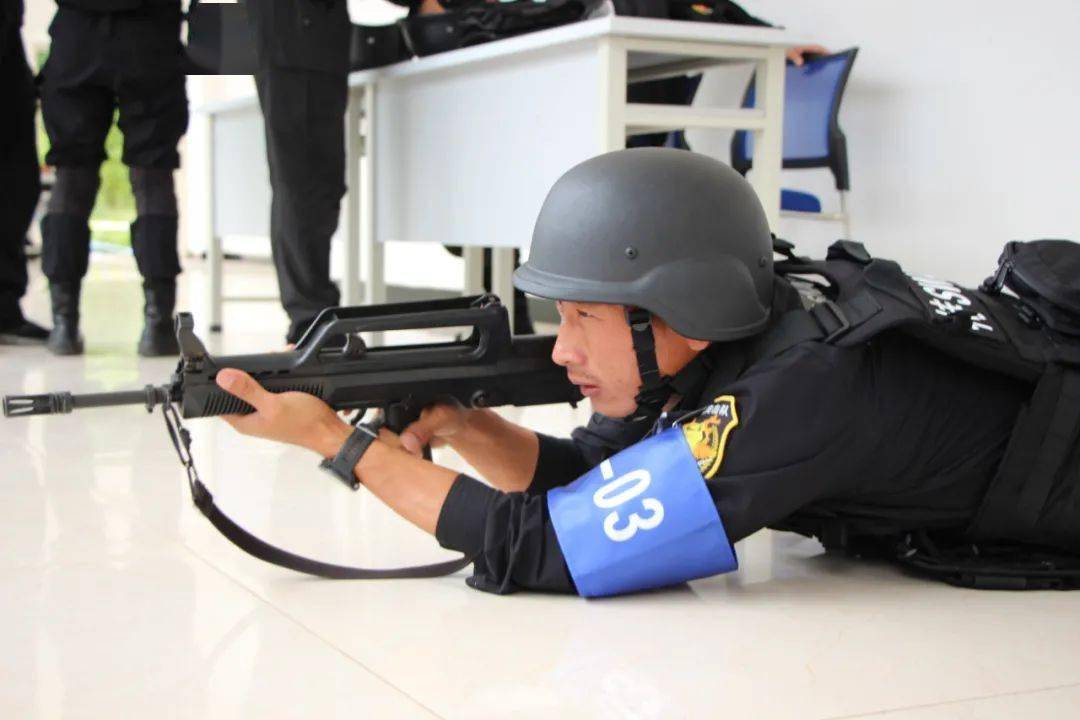 昆明公安代表队在云南省巡特警处突实战比武中斩获九