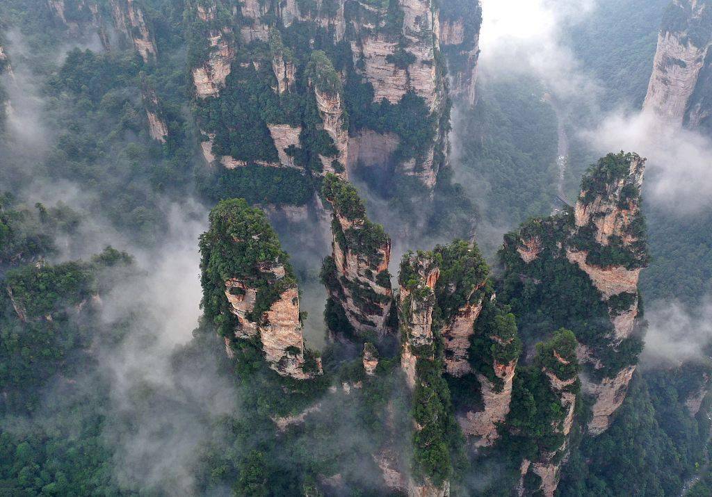 湖南張家界武陵源景區雲霧繚繞