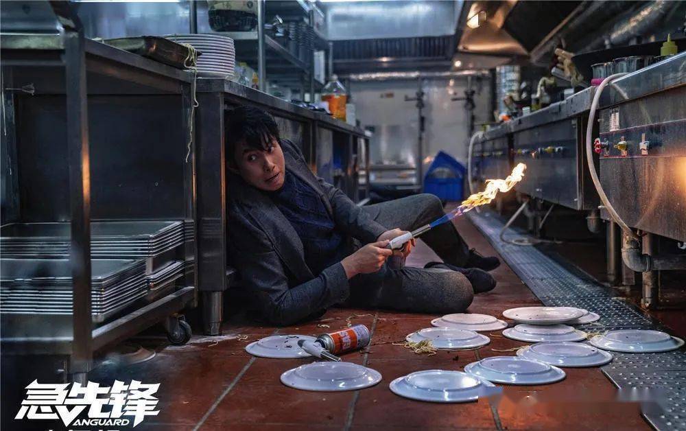 急先锋7辆黄金跑车成龙直呼震撼8亿美金迪拜街头漂移竞速王子借车支持