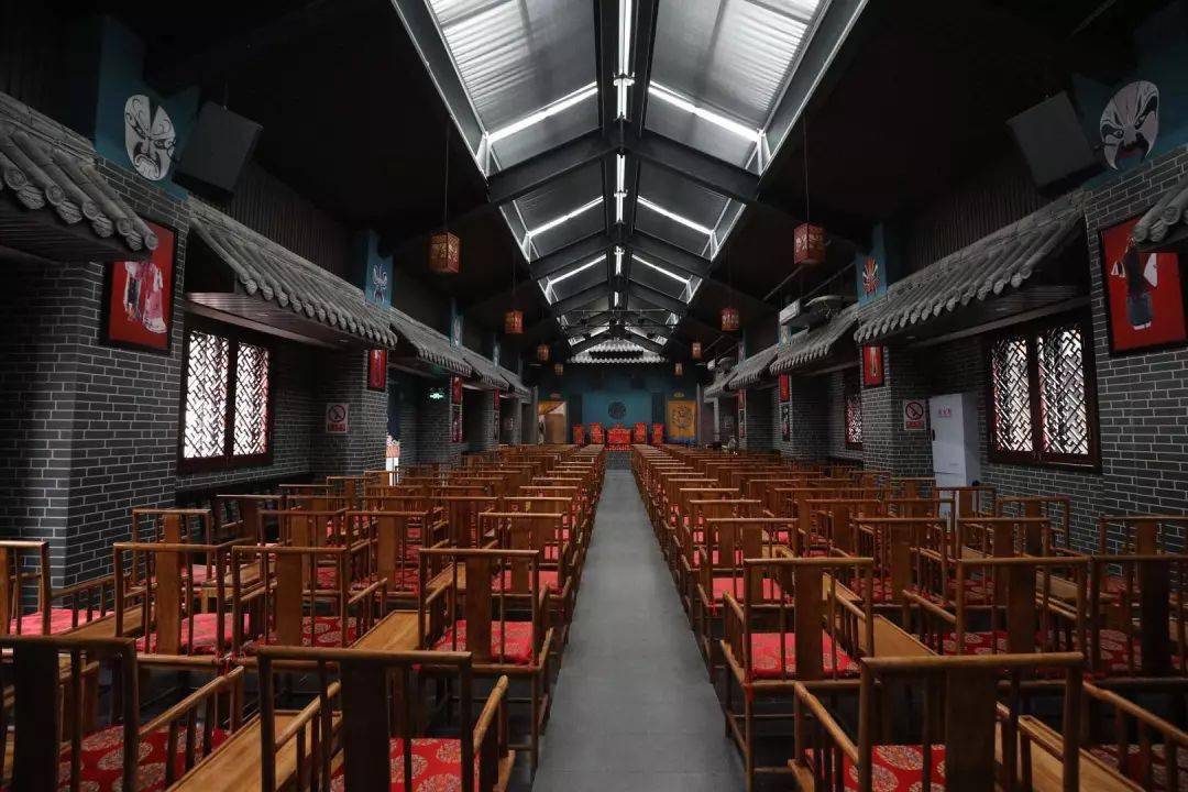 梅花剧社以前的国税大楼如今变成了集猛追湾故事馆,几何书店,共享办公