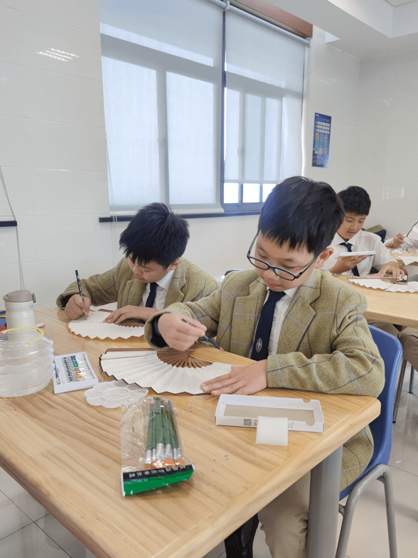 常州威雅公学中学部霓裳羽衣梦回千年巧手绘扇活动secondarychinese