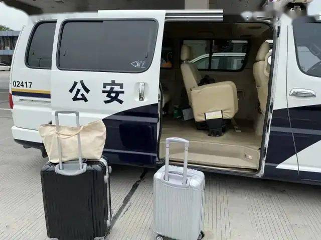 哈哈哈哈哈哈我笑到大半夜对面邻居撑杆跳来打我_楼主