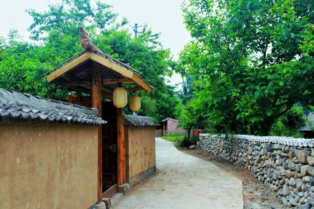 白云驿旅游民宿它就是位于太白县的白云村深藏在太白群山之间宛如一颗
