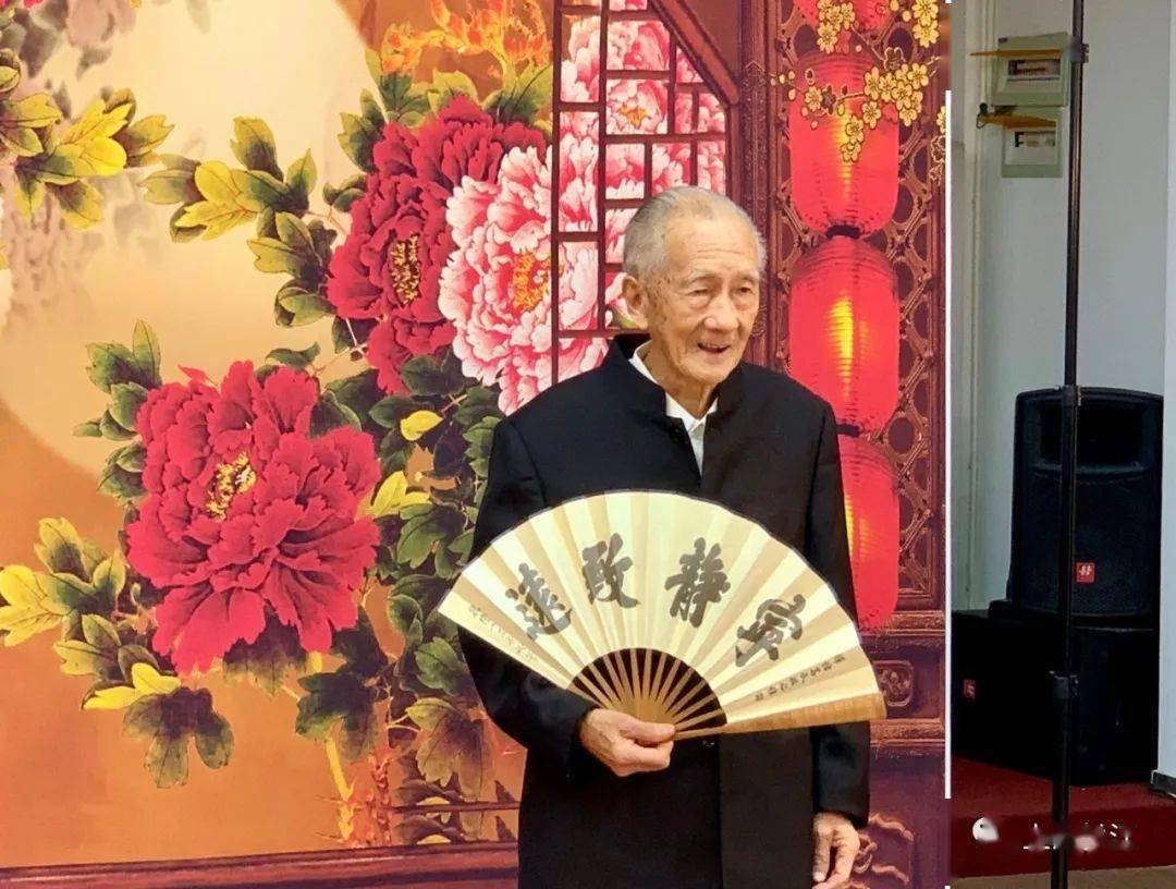 松江这家"幸福照相馆",用相机定格最美"夕阳红"_老人