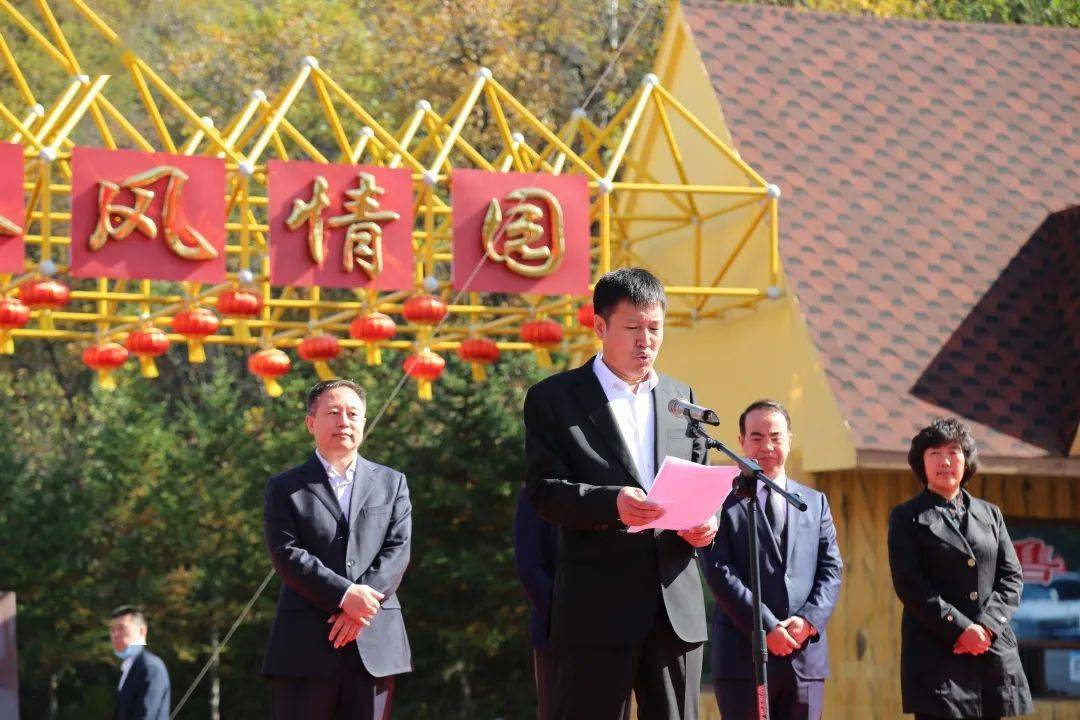 市政府副市长李旭代表市委市政府对全市旅游公路建成通车表示热烈的