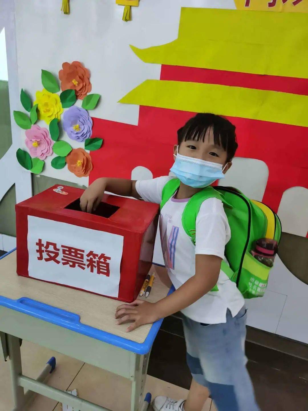 现场投票灯笼展示为了让幼儿感受中秋佳节传统文化,增进亲子之情,金碧