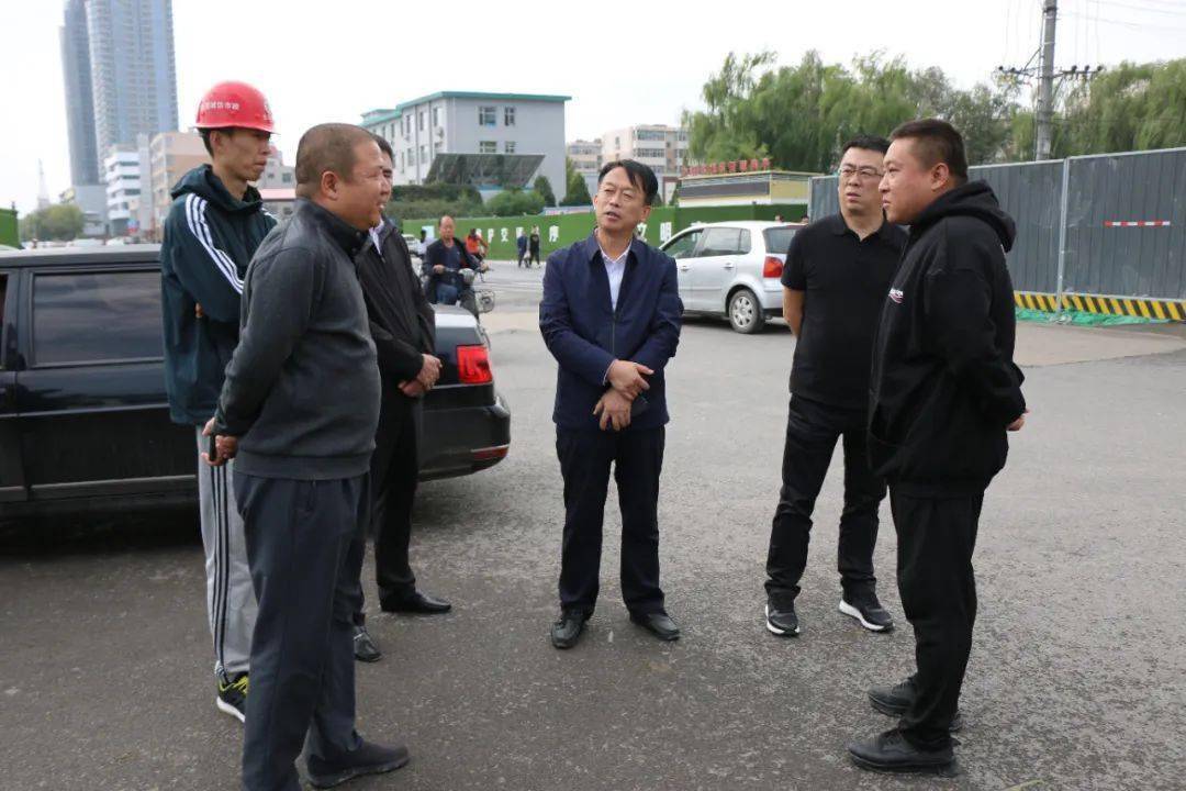 李卫平调研两节市场供应保障等重点工作