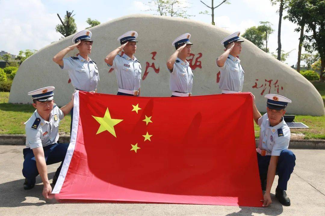 踏着朝阳向您敬礼