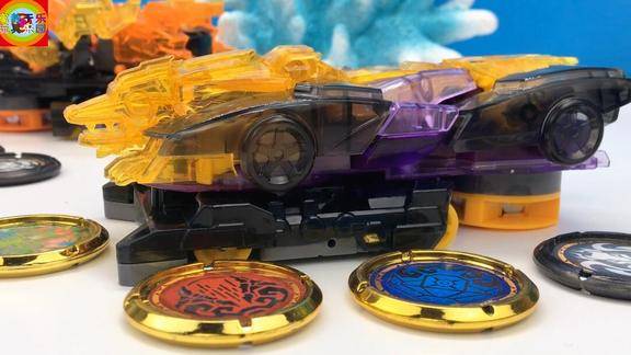 爆裂飞车猎天魄玩具开箱扫荡夺晶爆旋空翻变形