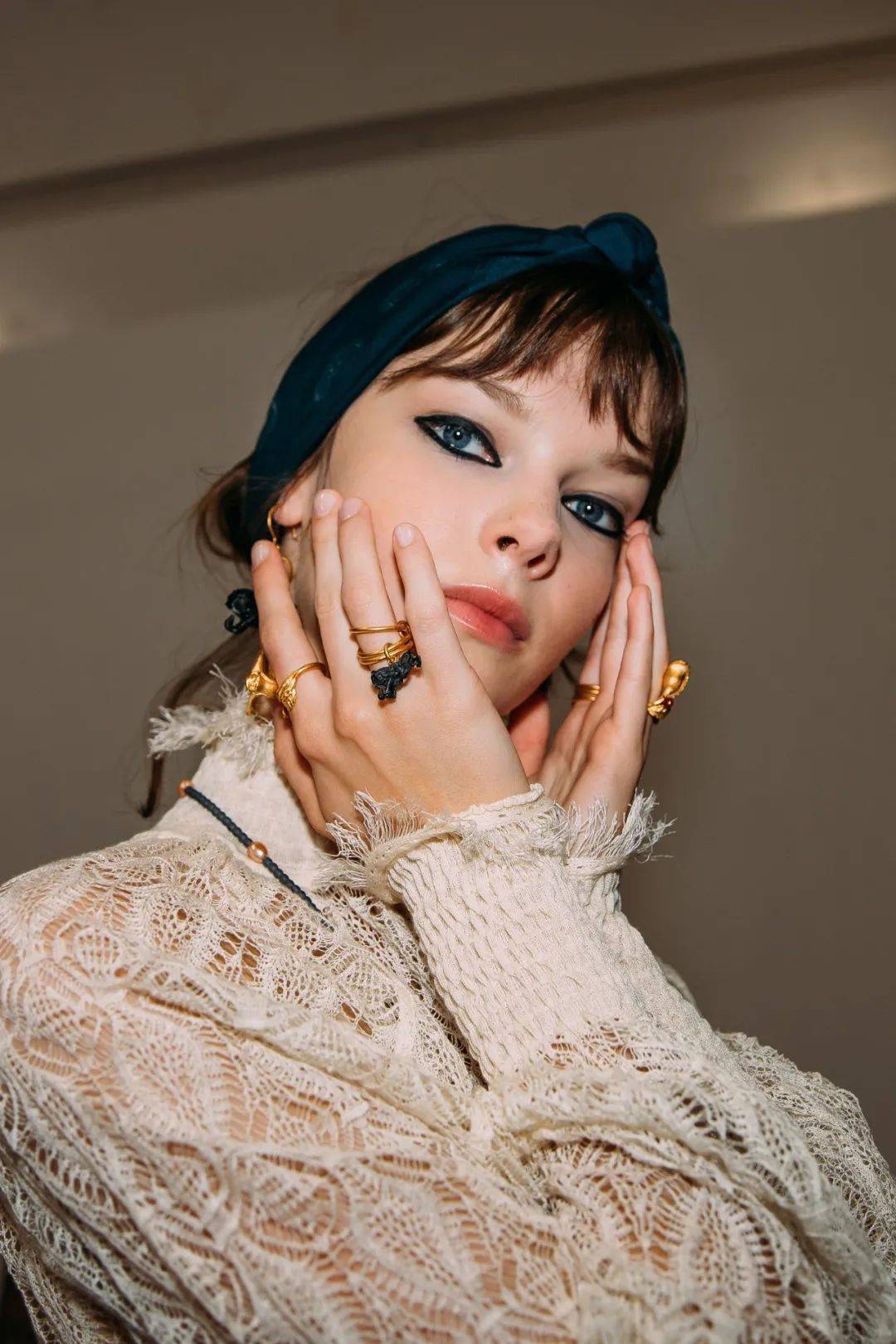 在尖叫声中走秀哥特迪奥太会玩了