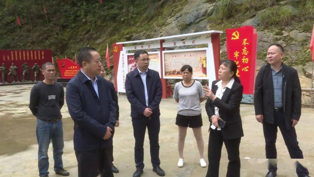 周新辉深入肖家镇督促指导脱贫攻坚工作