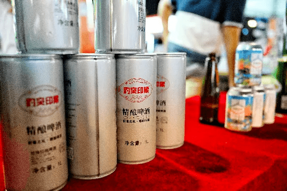 还有济南趵突印象等各种精酿啤酒种类繁多,美酒配美食,如此美妙的中秋
