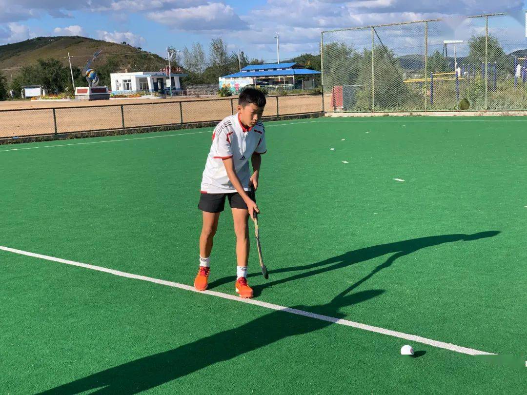 一粒小球,改变了这些少年的命运_曲棍球