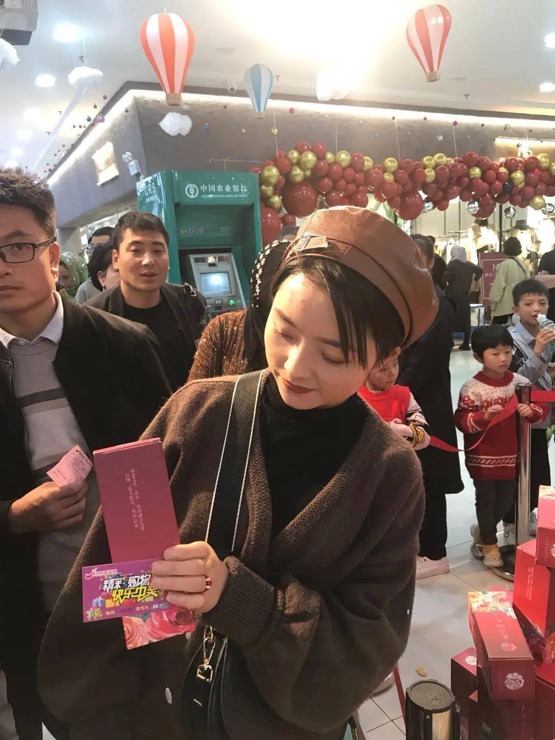 品牌新天地购物中心抽奖活动现场播报