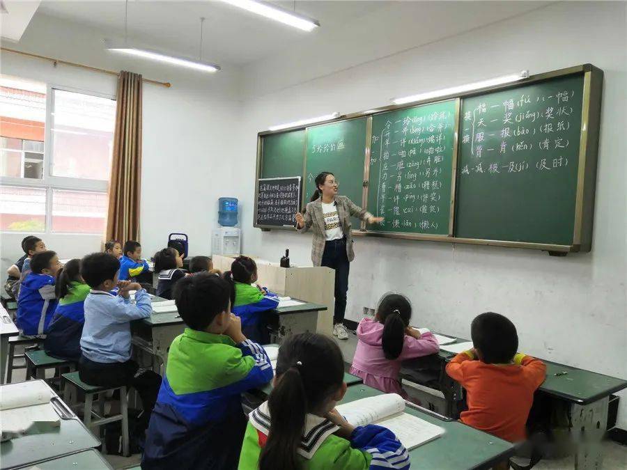 张小波名师工作室教学视导活动走进开江县东城小学_手机搜狐网