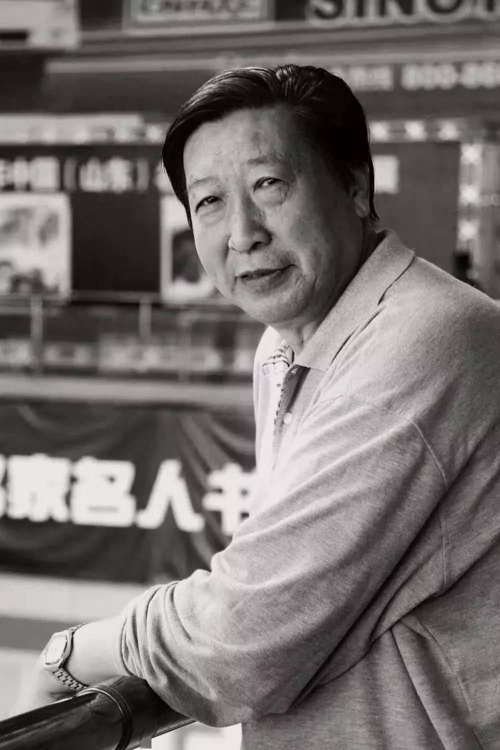 滕西奇山东省莱州市人,毕业于曲阜师范大学中文系,执教于济南大学,曾