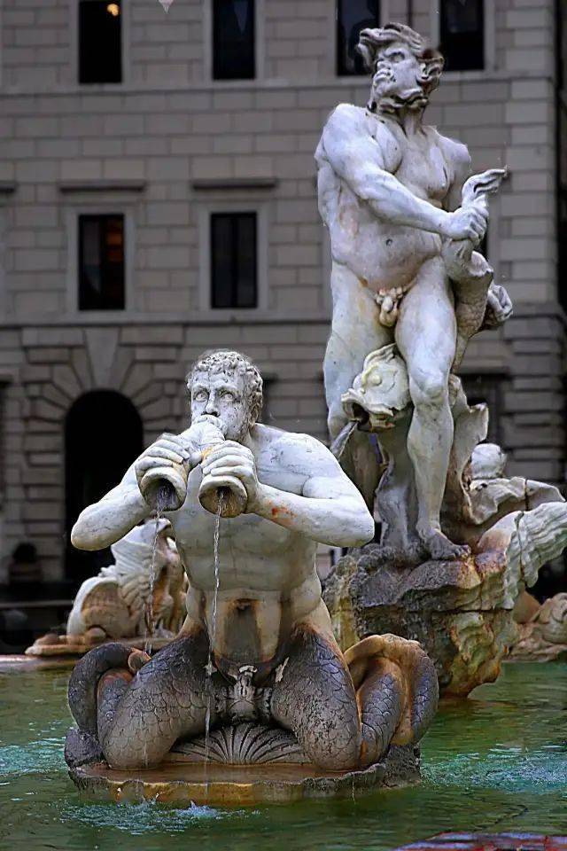 罗马古城的雕像