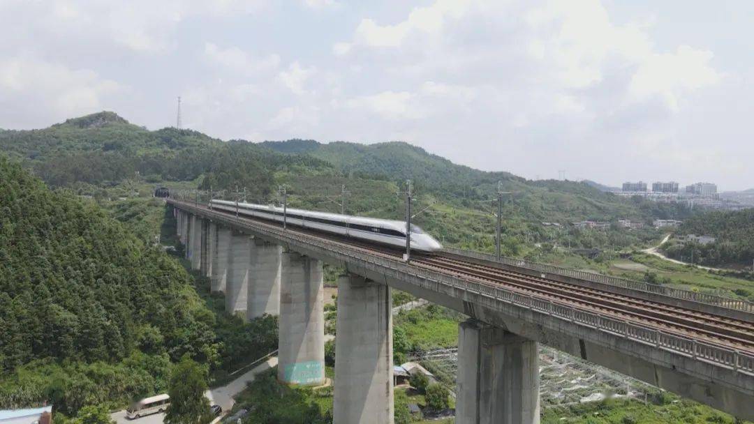 坐着高铁看湖南:郴州站到了!_游客