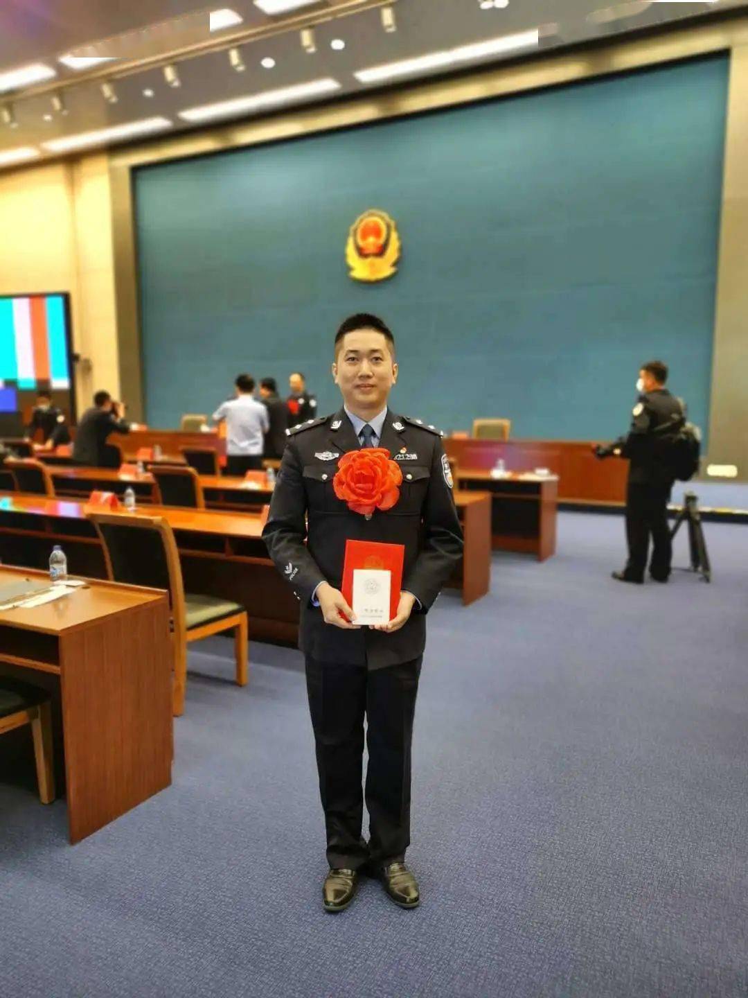 东兴这位民警荣获个人一等功