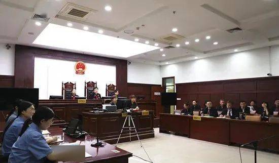 庭审现场章丘区人民法院经审理查明:2005年,被告人侯晓因犯故意伤害罪