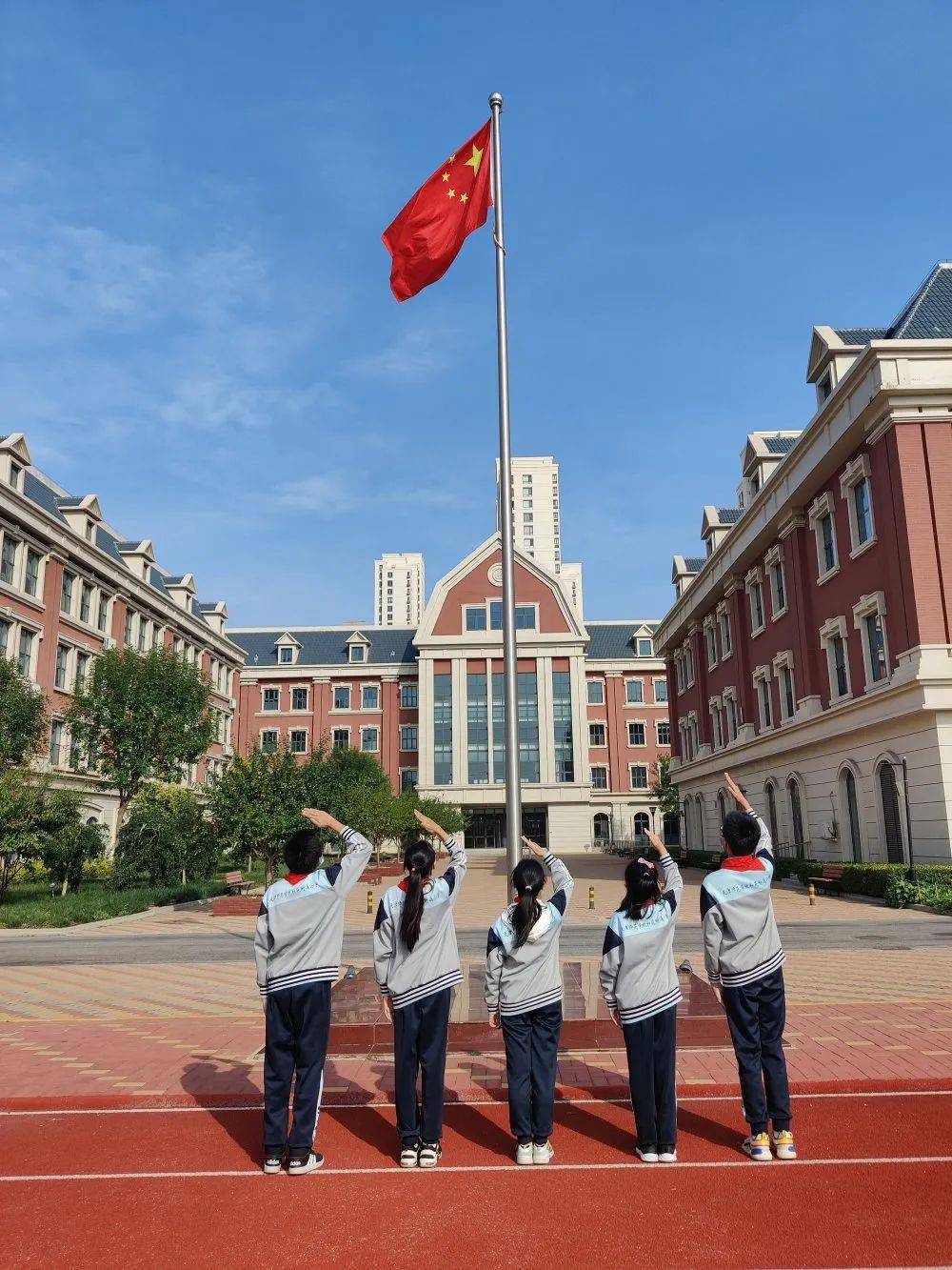 深情告白祖国新华中学和苑学校团委,少先队大队新华和苑附属小学少先