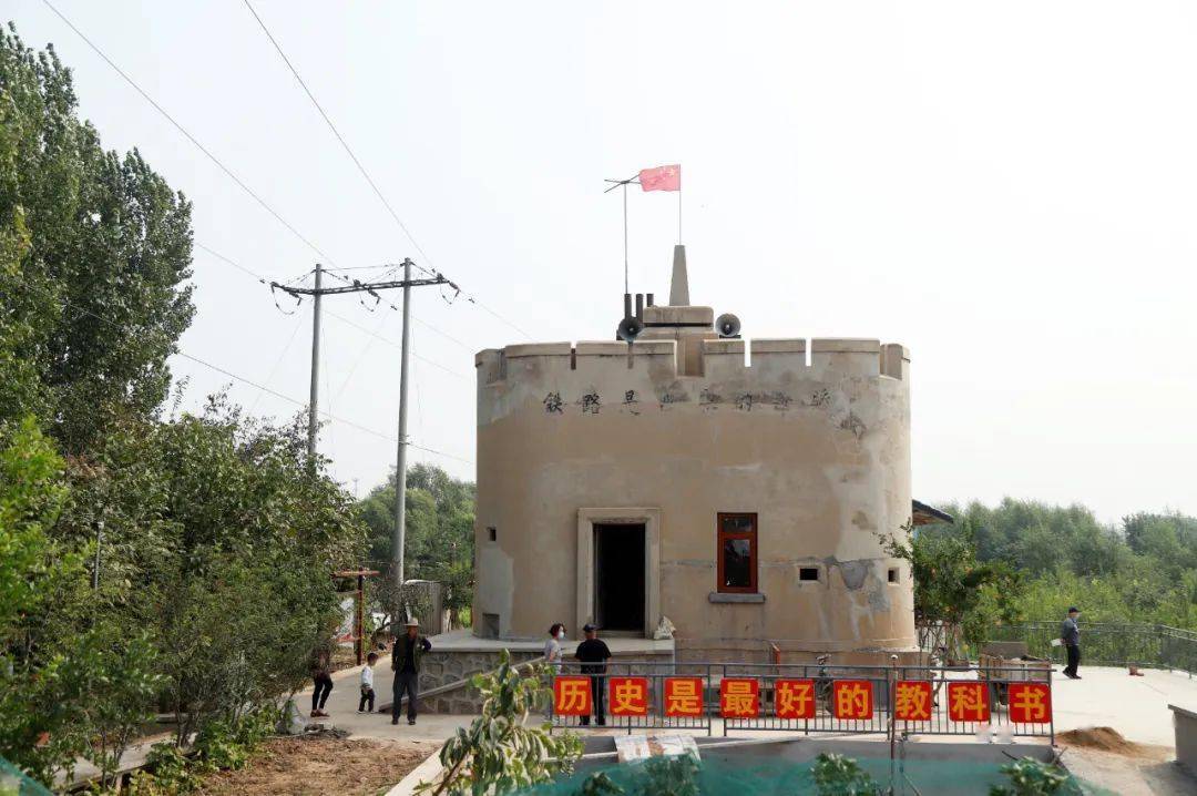 沧州市新建明清风格步行街,沿线有商铺百余家