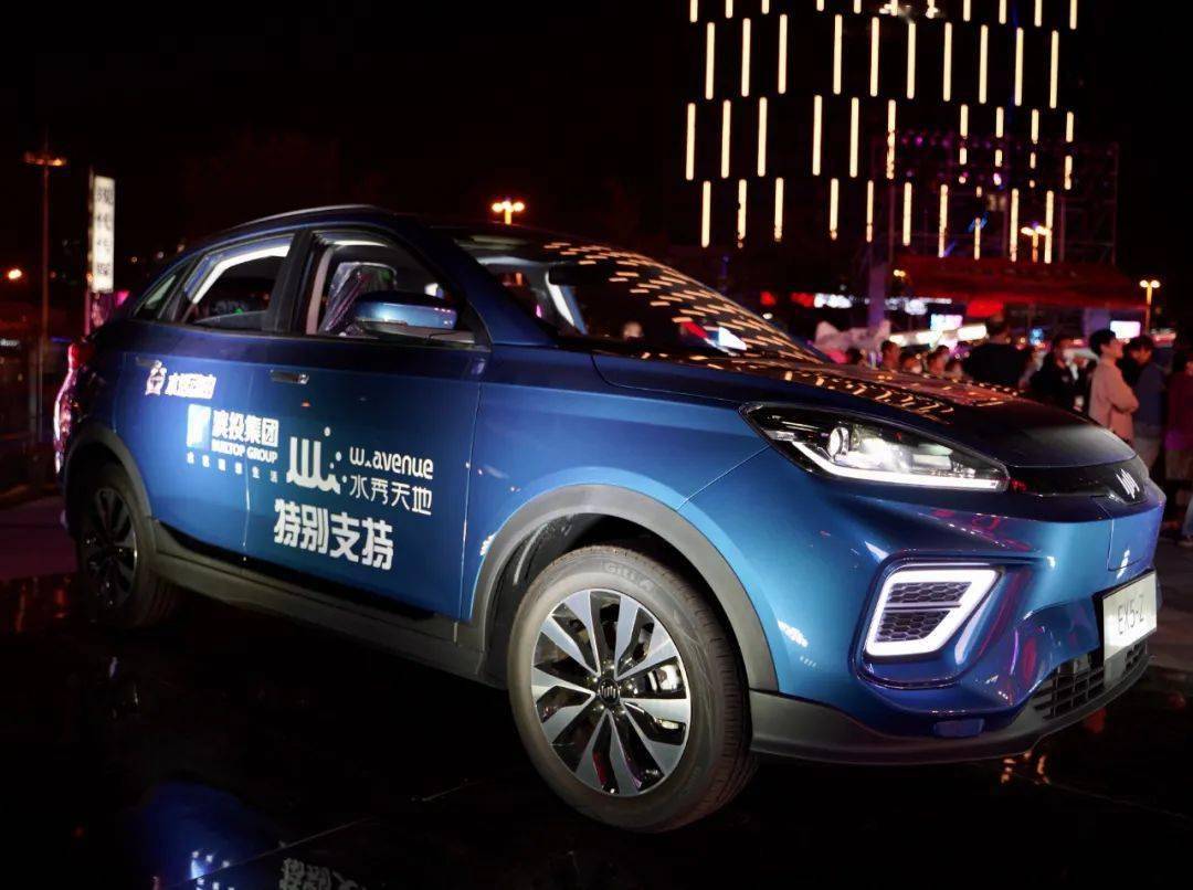 苏州老伯喜提豪车大奖!只因儿子儿媳一句话.