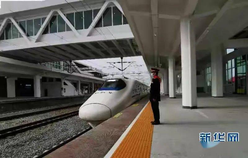 宜万铁路开通十年后,高坪站开通运营