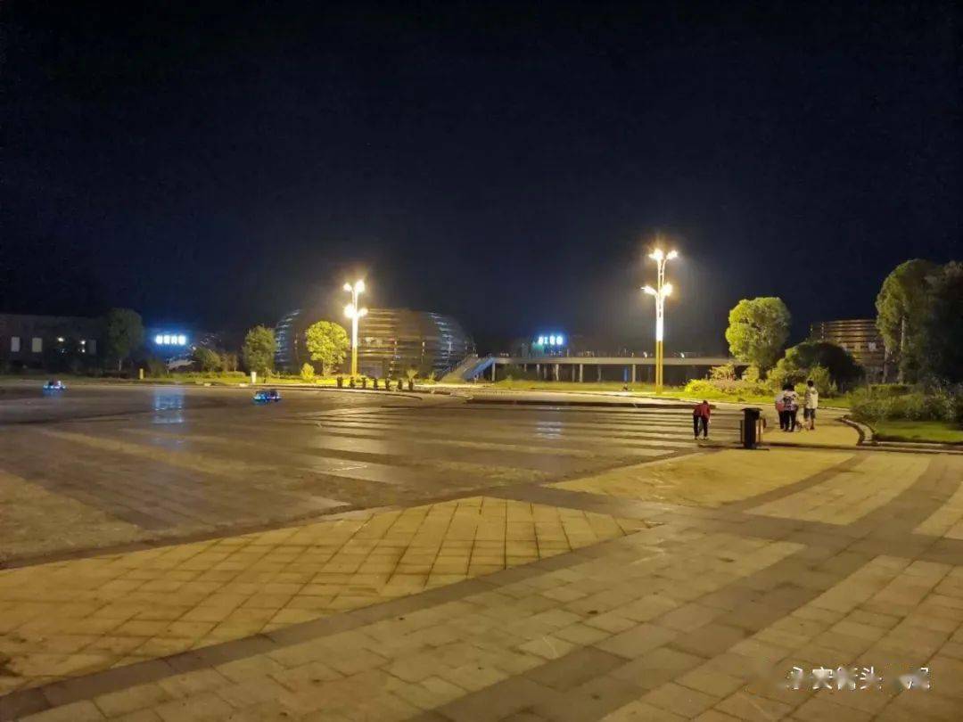 【视频】节日晚上的永安竹天下,圆月皎洁,静谧无人