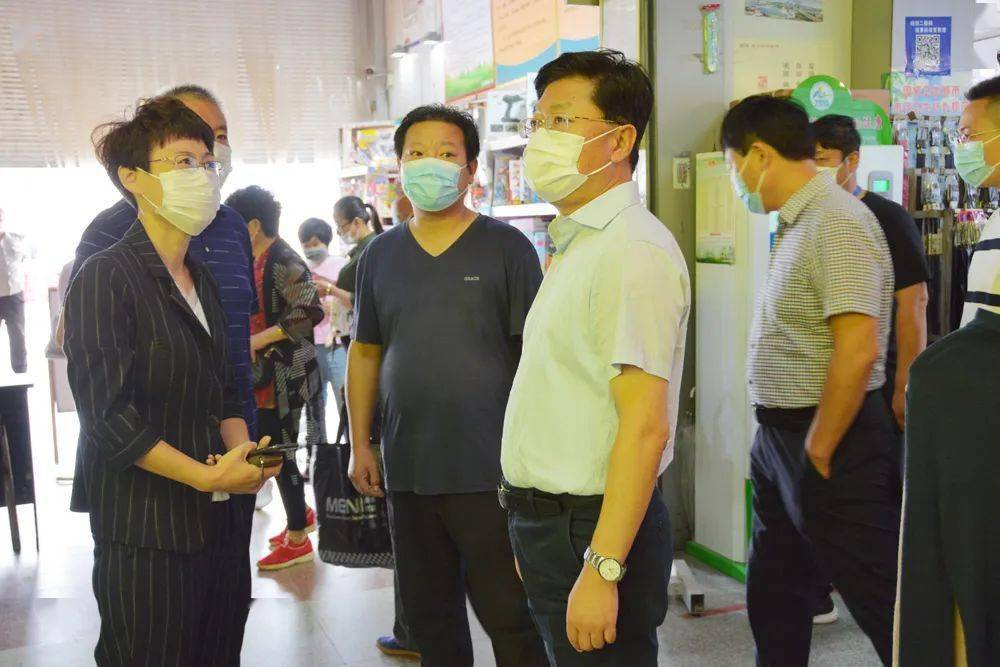 区长林恒到文登金田小商品市场慰问检查