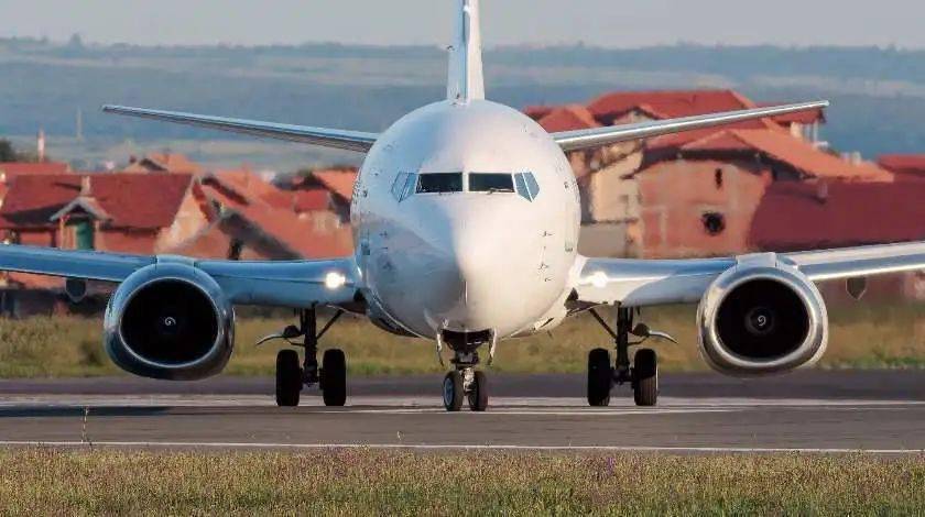 这"小短腿"起落架,成为了日后737挥之不去的梦魇.