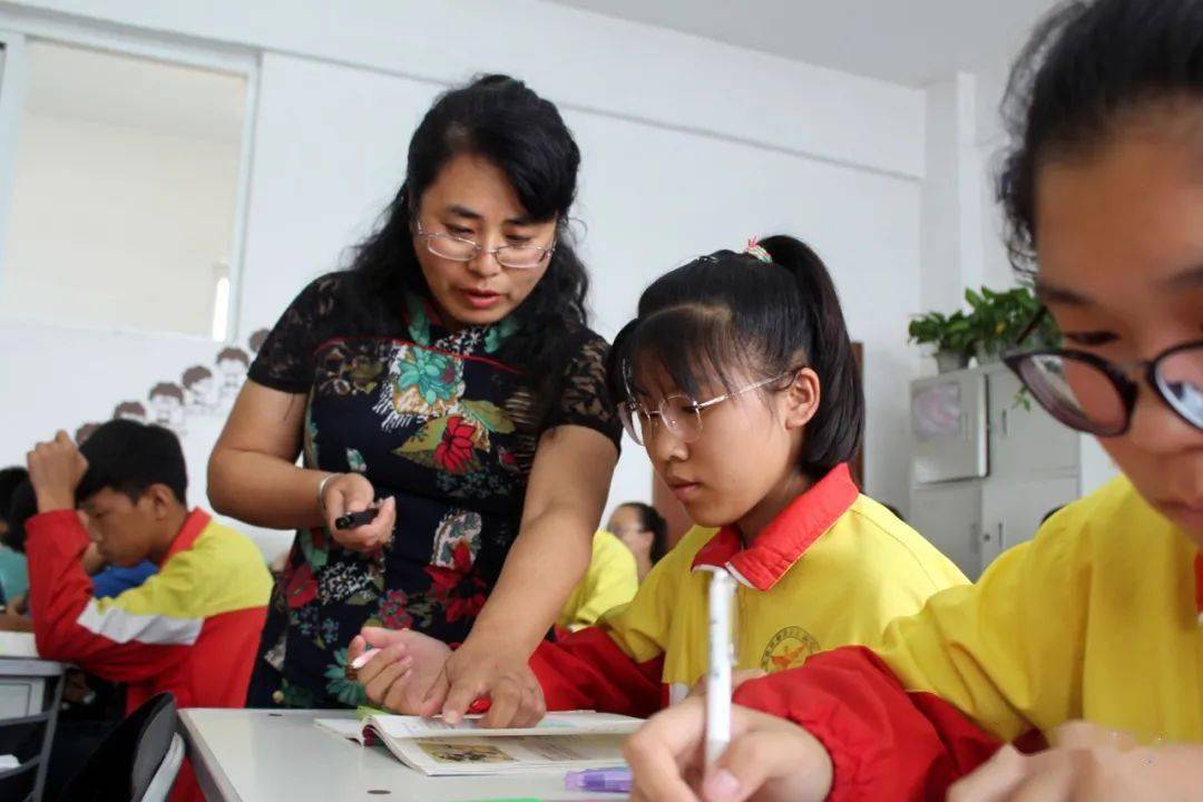 吉林市第七中学校张立娜,杨国辉两位老师荣获市"五星级教师"称号
