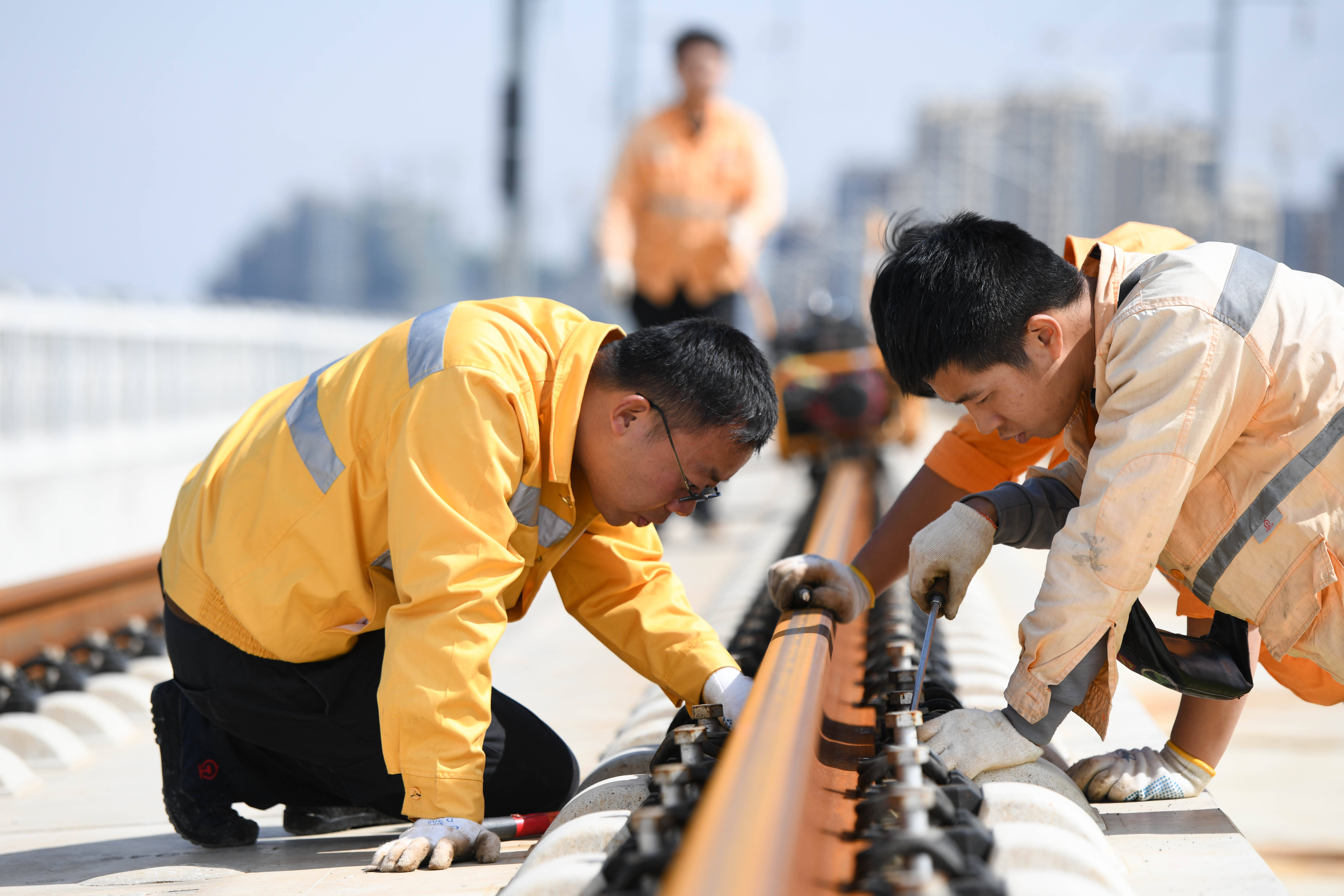 照片,合肥,2020年10月5日合肥:高铁线路工的假日坚守10月5日,中国铁路