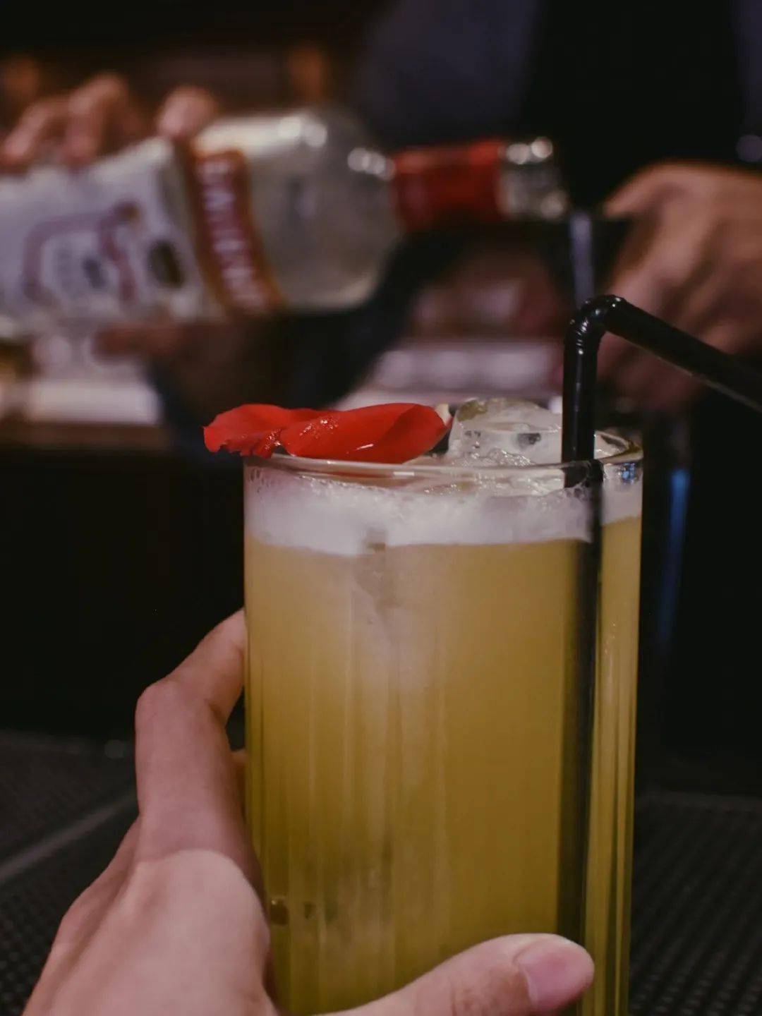 奶茶也可以做鸡尾酒?贵港圣殿酒吧与月露禅饮强强联合!