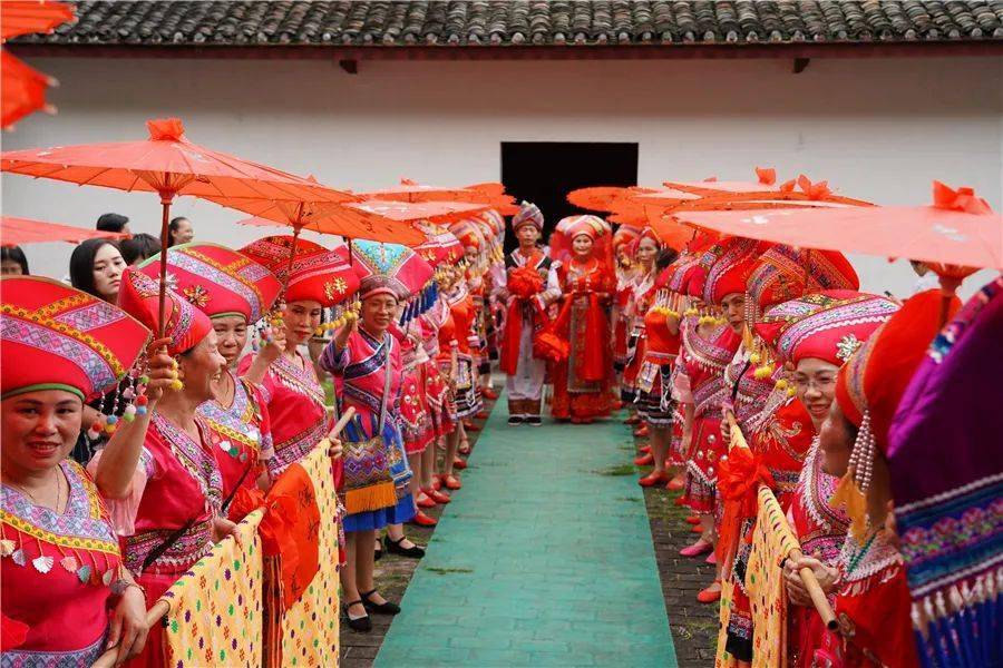 三喜临门土司古城传统婚礼庆双节莫府老爷穿越而来亲证婚